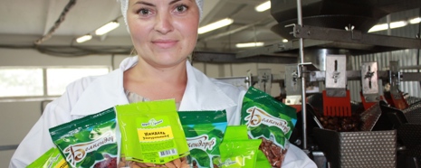 IMG 4151 Foodart Dry Fruit And Nuts Customer With Finished Packs (PR Shot)